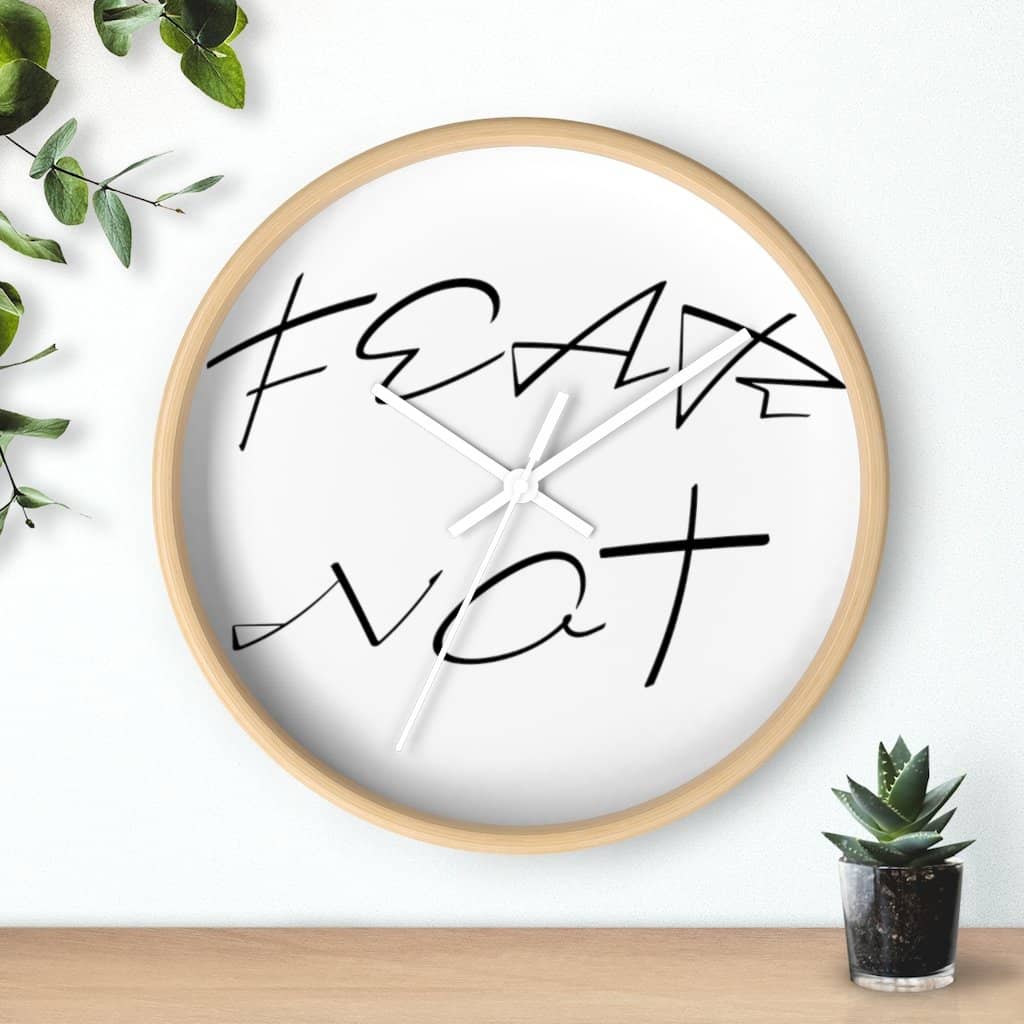 Wall clock &quot;Fear Not&quot; in 2 Frame Colors and 2 Hand Colors (4394316628062)