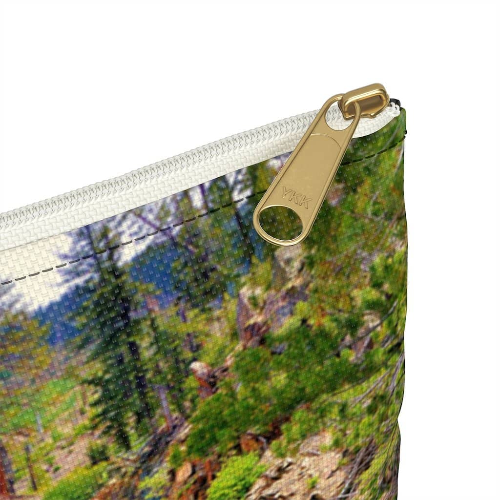  Pouch